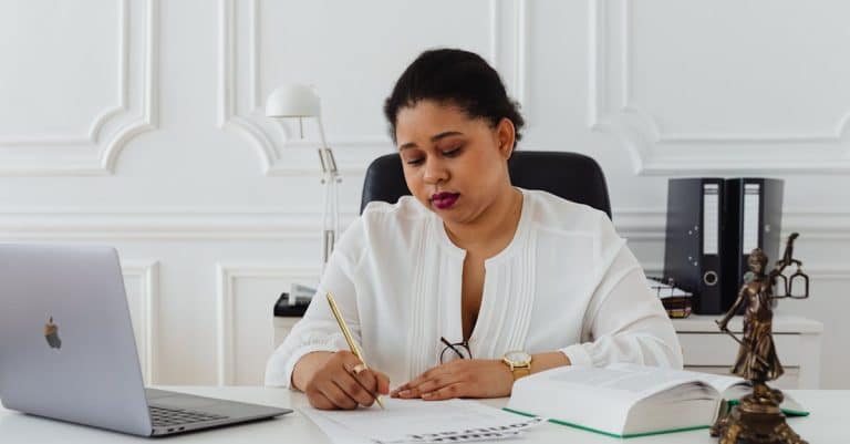 Quels sont les avantages d&rsquo;avoir un notaire vendeur pour votre transaction immobilière ?