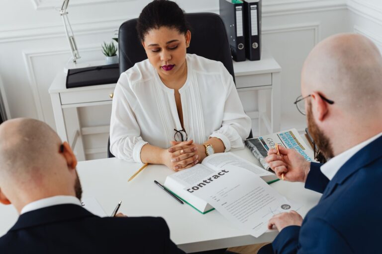 Comprendre le contrat d&rsquo;assurance : guides et conseils essentiels