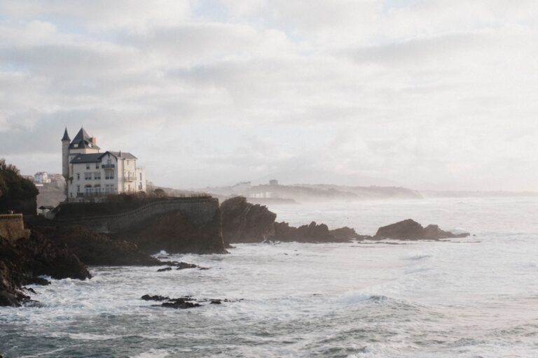 Ce que coûte une maison à Biarritz, Saint-Jean-de-Luz et Hossegor en 2026, d’après Capital