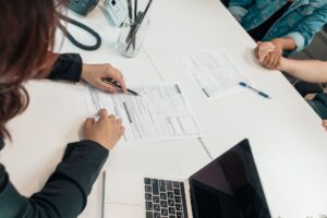 Crédit immobilier : l’OAT à 10 ans franchit 4,90 % et les banques relèvent leurs grilles d’environ 20 points
